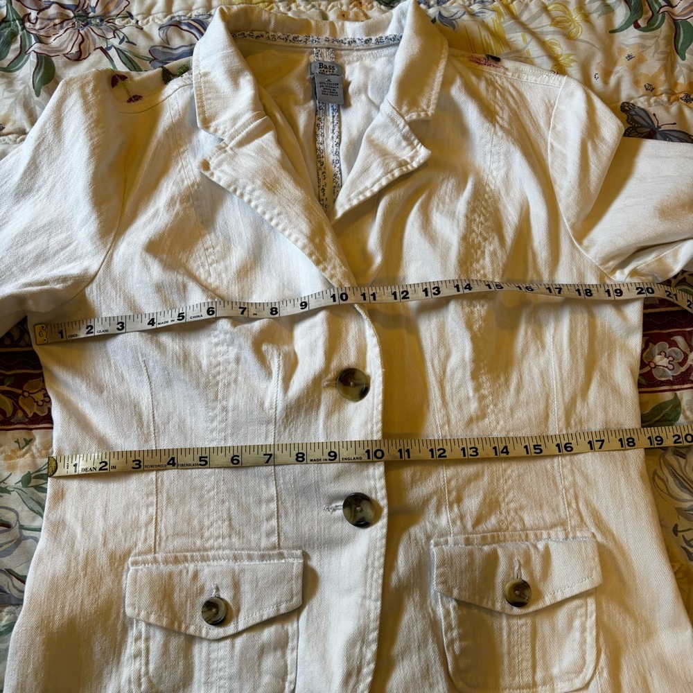 Upcycled Women’s XL White Cotton Jean Denim jacket with floral lace appliqué - Picture 7 of 9